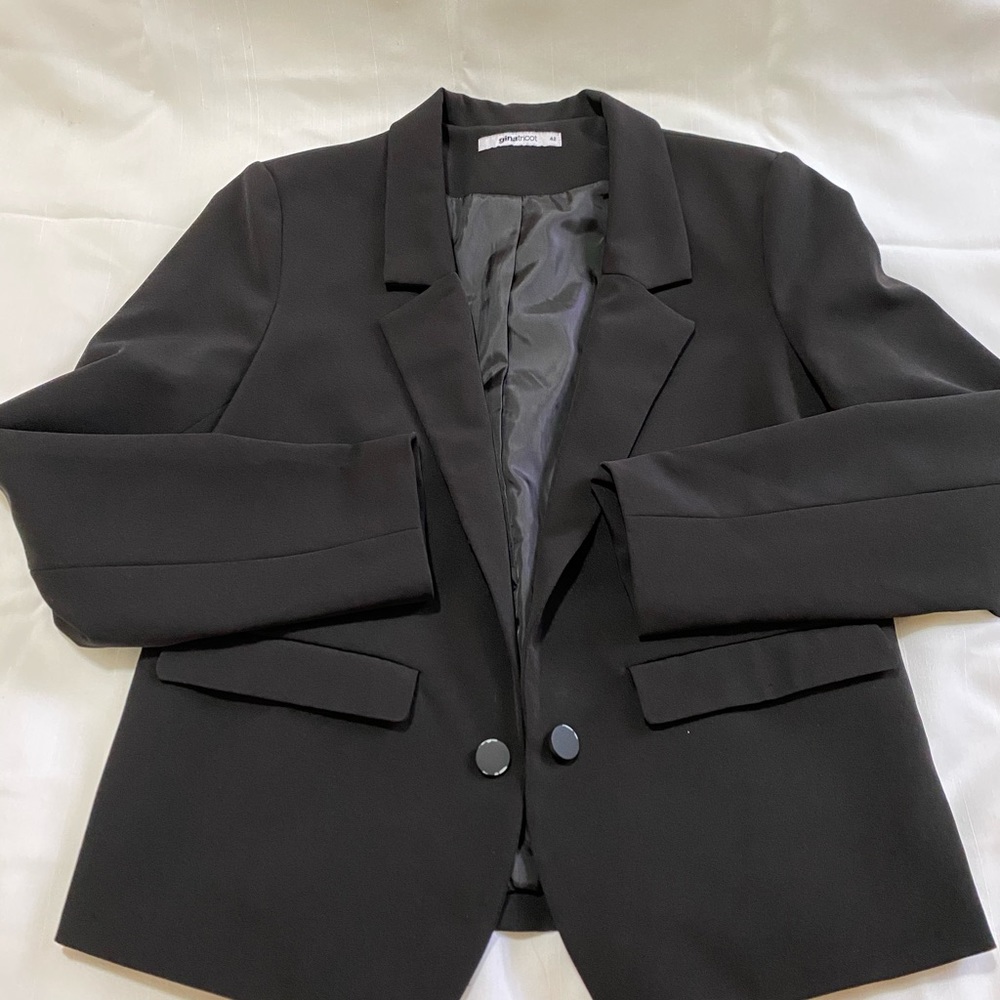 Gina Tricot Black Blazer size medium
